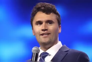 कैसे चार्ली किर्क की कॉलेज वाद-विवाद शैली ने उनके रूढ़िवादी आंदोलन को प्रेरित किया