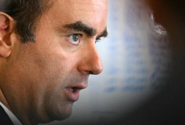 फ्रांस के नवनियुक्त प्रधानमंत्री ने राजनीतिक उथल-पुथल को शांत करने के लिए नए मंत्रिमंडल की घोषणा की